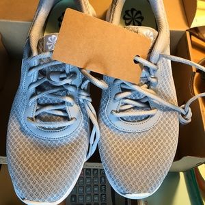 Nike Tanjun running shoes Gray NWT New Mens size 9